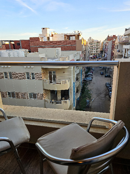 Florenza Khamsin 2kk / Arabia / bazén